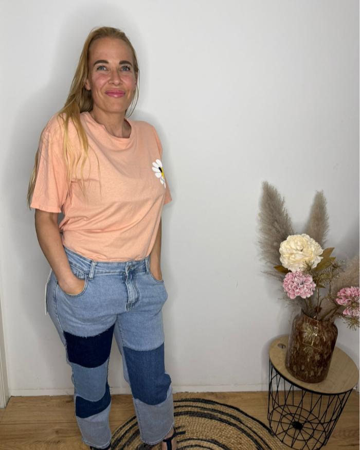 De “Peachy Daisy” T-Shirt